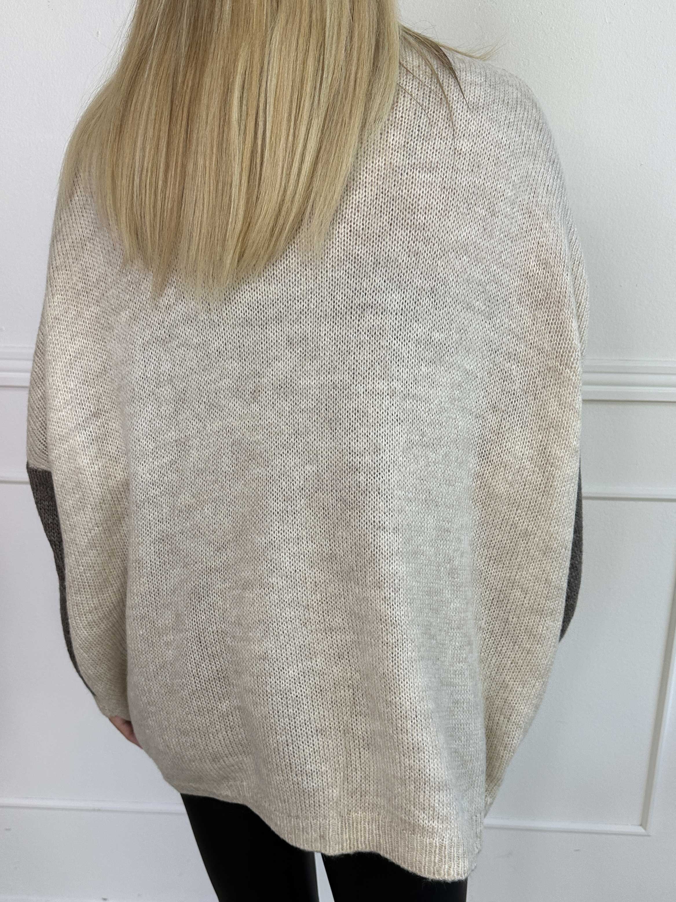 Hebe - Flerfarvet strikcardigan med guld knapper